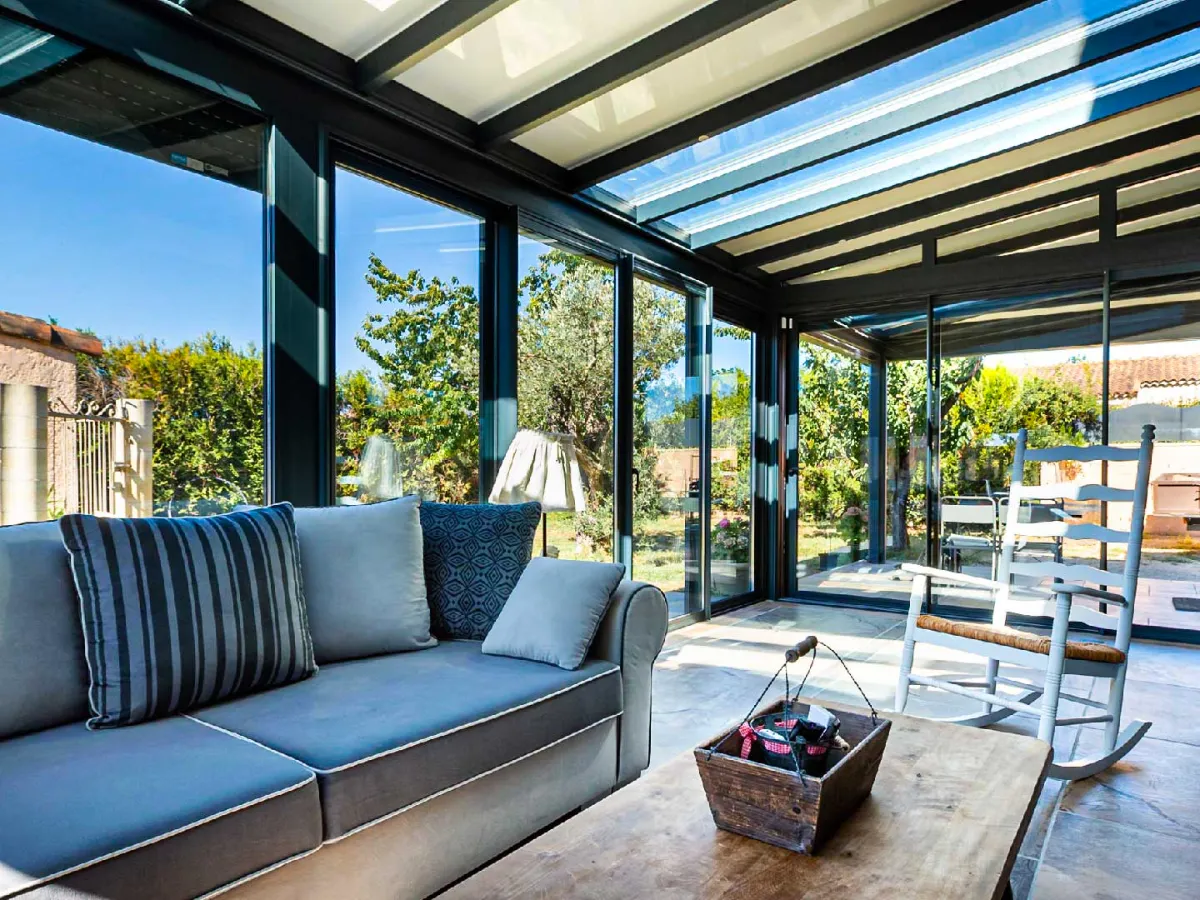 Transformez votre intérieur avec une véranda salon : lumière, espace et confort