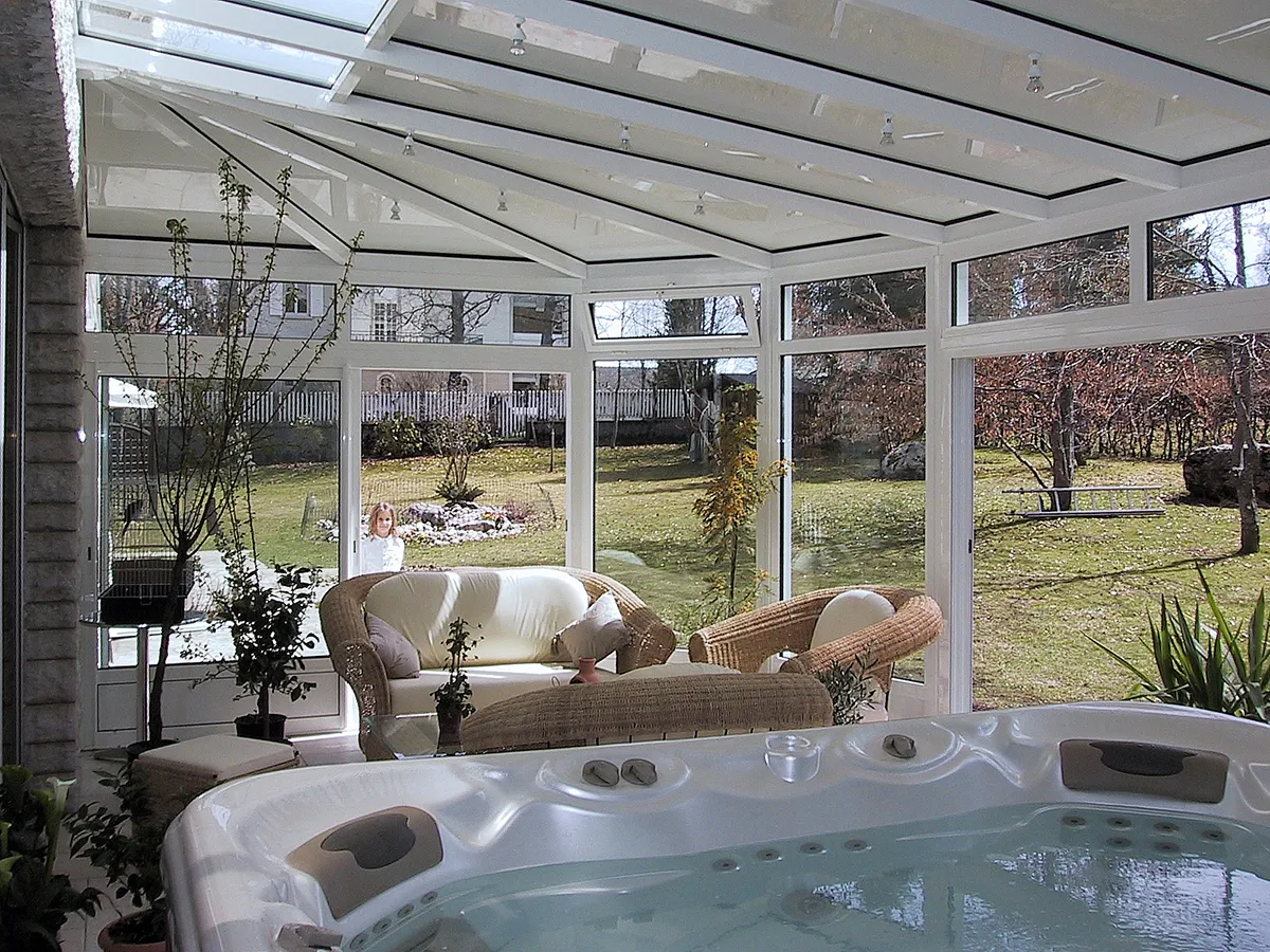 Les avantages d’un jacuzzi dans une véranda : confort et détente toute l’année