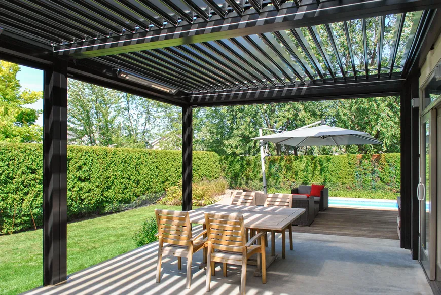 Véranda ou pergola bioclimatique : que choisir pour votre maison ?